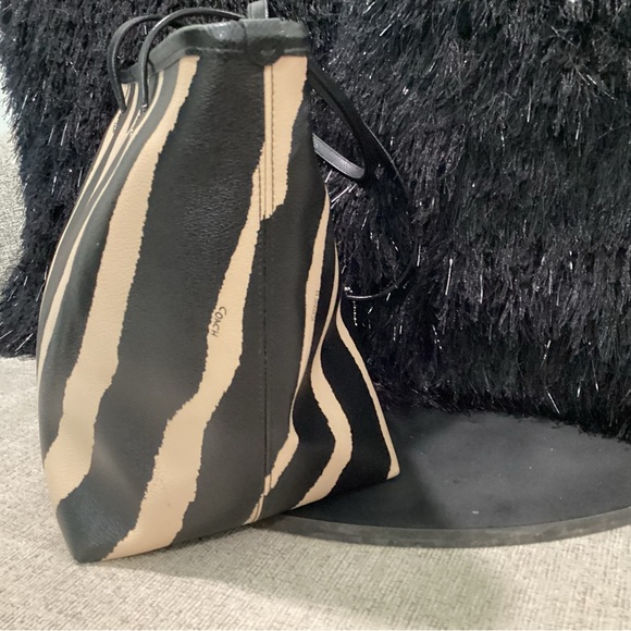 Coach coated canvas tote bag in tan and black zebra print - Picture 9 of 10